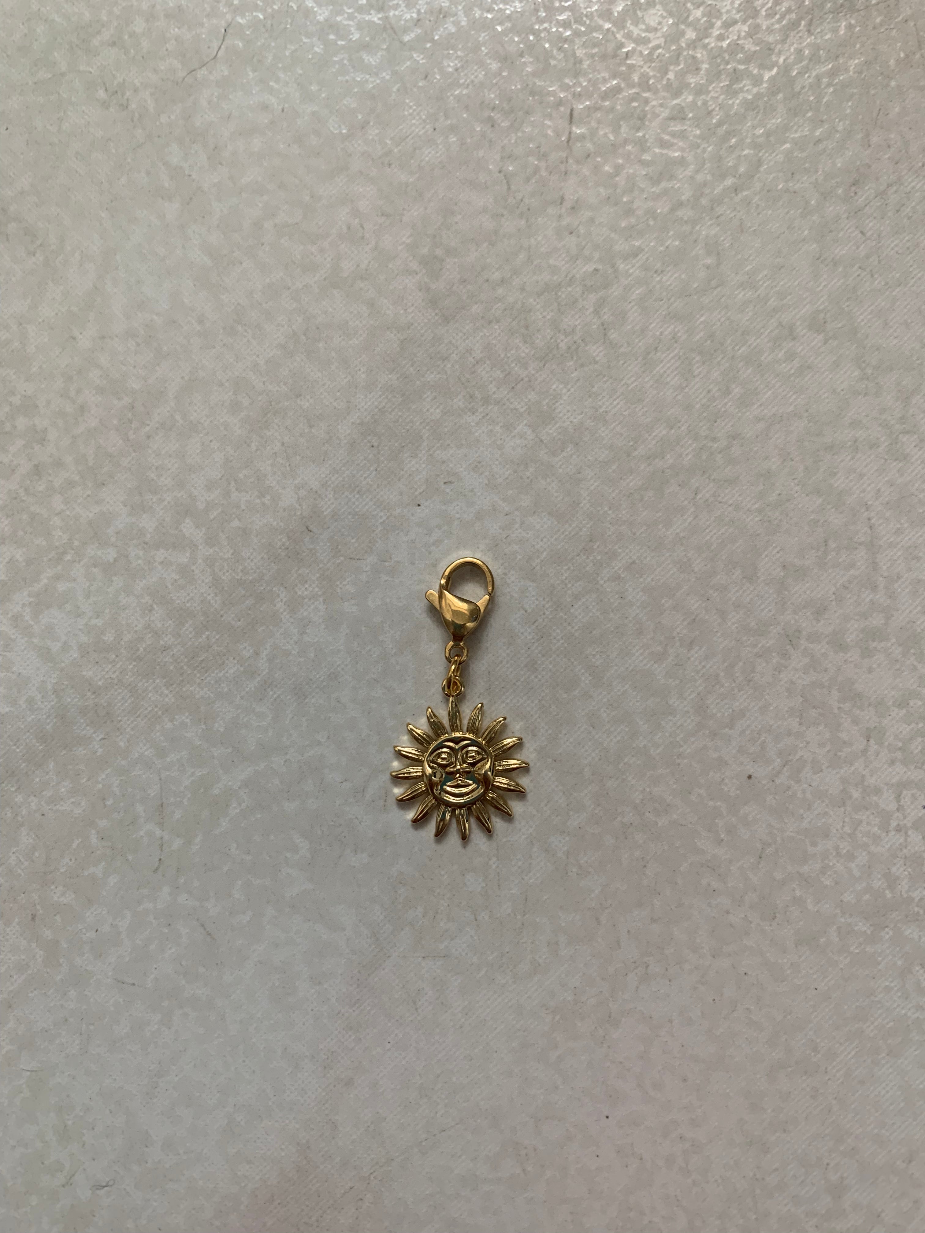 Charm con mosquetón pequeño